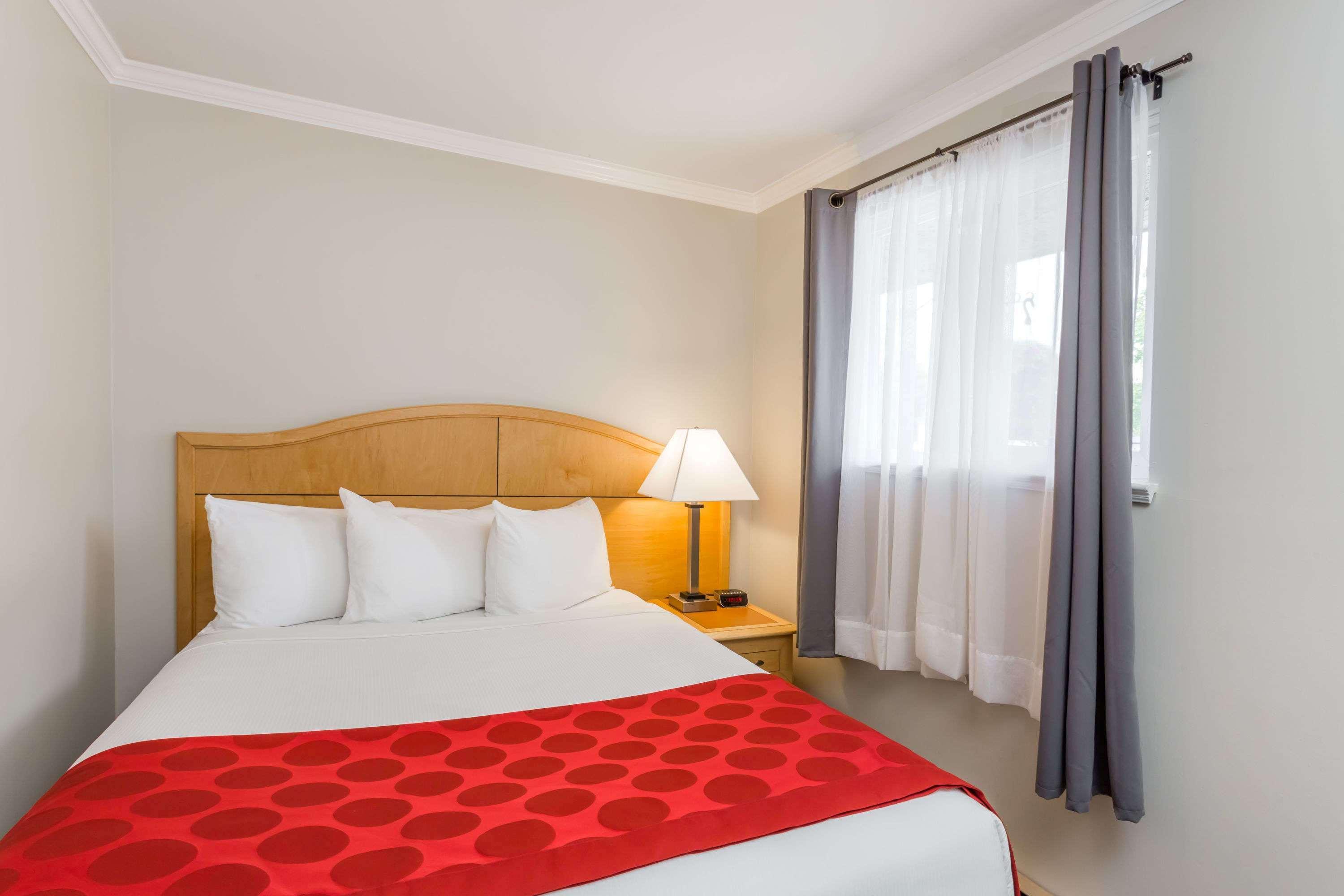 Ramada By Wyndham Duncan Cowichan Valley Exterior photo