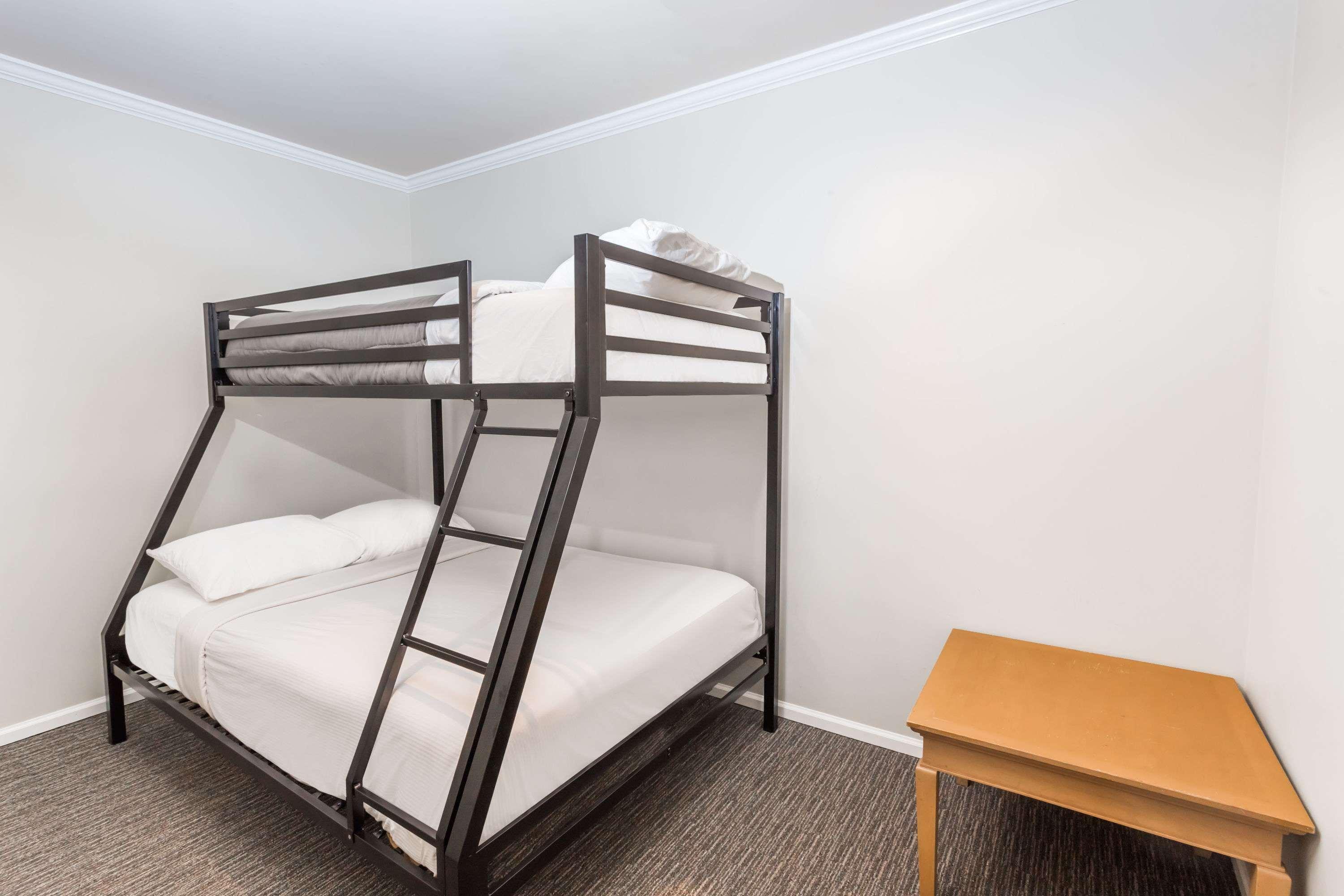 Ramada By Wyndham Duncan Cowichan Valley Exterior photo